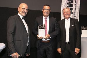 IFOY 2023 – In der Kategorie „Intralogistics Software“ ging der begehrte Award nach Linz zur DS Automotion.