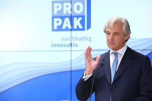 "Besonders besorgniserregend sind unreflektierte Förderungen von Mehrweg zu Lasten unserer Kreislaufverpackungen", warnt Andreas Blaschke, Vorstand Mayr-Melnhof Packaging International