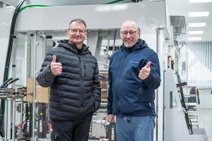 Freuen sich, die enorme Nachfrage nach Schulungen durch die neue Übungsmaschine in Zukunft noch besser bedienen zu können: Mario Müller, Trainingsentwickler und Thomas Keller, Technischer Trainer
