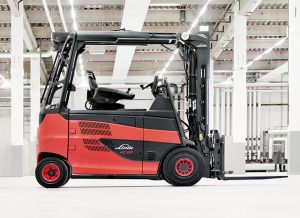 Außergewöhnlicher Stapler trifft auf außergewöhnliches Antriebskonzept: der Linde Roadster mit Brennstoffzellenantrieb