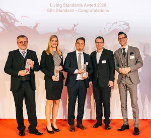 Das Team von LOGICDATA – Mag. Martin Riepl, Cornelia Harling und DI (FH) Michael Schwab – freut sich mit Mag. Gregor Herzog und Alexander Peterlik (beide GS1 Austria) über den Living Standards Award in der Sonderkategorie GS1 Standards