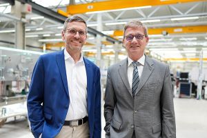 Robert Berge (li.) verstärkt seit 1. Juni das Führungsteam von Theegarten-Pactec. Im Rahmen einer strukturierten Übergangsphase wird er schrittweise Aufgaben von Dr. Egbert Röhm (re.) übernehmen