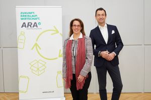 Ursula Swoboda, Managing Director GfK Austria und ARA Vorstandssprecher Harald Hauke freuen sich über die positive Entwicklung der Kreislaufwirtschaft