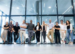 KNAPP unterstützt Initiativen, um vermehrt junge Menschen für eine MINT-Ausbildung zu begeistern. Das Unternehmen legt Wert auf Qualifikation, soziale Fairness und menschliche Werte