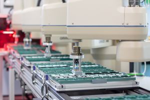 Die präzise Positionierung der Werkstückträger gewährleistet eine vollautomatische Assemblierung der Schnelltests