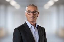 Mit Erreichen der festgesetzten Altersgrenze wurde Reinhard Bösl aus dem Vorstand der SICK AG verabschiedet