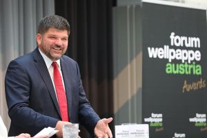 „Verpackungen aus Wellpappe sind ein unverzichtbarer Bestandteil, um Lieferketten aufrechtzuerhalten und die Versorgung der Konsument:innen sicherzustellen“, sagt Stephan Kaar, Sprecher des Forum Wellpappe Austria