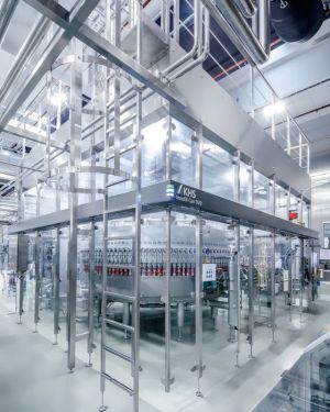 Herzstück der Linie ist der KHS-Dosenfüller Innofill Can DVD, der in Edelstal bis zu 90.000 Dosen pro Stunde verarbeitet