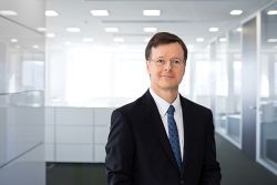 Der Aufsichtsrat hat zum 1.4. 2022 Dr. Ludwin Monz als Nachfolger von Rainer Hundsdörfer zum neuen Vorstandsvorsitzenden von Heidelberg bestellt