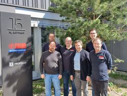 Sacmi-Ingenieure bei der Entwicklung der Schlauchbeutelmaschine JTA+