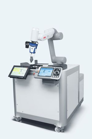 Das Herzstück des Pakets bildet die Schulungszelle mit einem voll funktionsfähigen kollaborativen GoFa-Roboter von ABB.