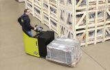 Clark hat bei den Elektro-Niederhubwagen PPFXS20 mit integrierter Fahrerstandplattform nicht nur Ergonomie und Bedienerfreundlichkeit verbessert, sondern auch die Leistung