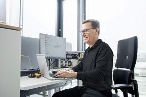 Ein Installationsassistent führt den Installateur durch die Einrichtung von SMARTcharge; es sind keine Programmierkenntnisse erforderlich