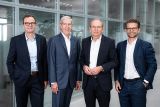v.l.: CEO Optima Pharma Dr. Johannes-Thomas Grobe (von links nach rechts), Chairman Hans Bühler, CEO Dr. Stefan König und CFO Dr. Christoph Müller