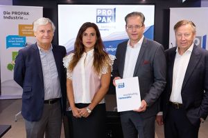 v.l.: Martin Widermann, Geschäftsführer PROPAK, Monika Köppl-Turyna, Direktorin Eco Austria, Marko Bill Schuster, Fachverbandsobmann PROPAK, Arnold Tautermann-Bichler, Fachverbandsobmann-Stv. PROPAK