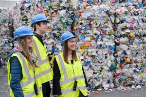 Das Greentech Recyda wurde 2020 in Freiburg im Breisgau von Vivian Loftin (re), Anna Zießow (li) und Christian Knobloch (mi) gegründet