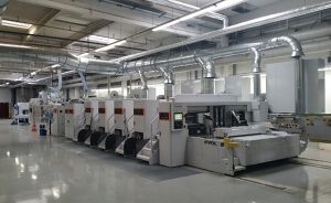 Die neue Flexo Folder Gluer Maschine in der Produktionshalle des DS Smith Standorts in Mannheim
