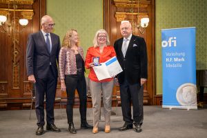 v.l. Baurat DI Dr. Michael Balak (GF OFI), Mag. Beatrix Blab-Rogler (Rogler-Software), Angelika Huemer (Starlinger & Co GesmbH), KR Ing. Hubert Culik (Präsident OFI)