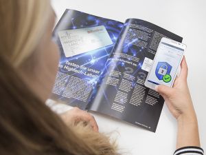 Elektronischer Manipulationsnachweis: Es ist kein spezielles Lesegerät notwendig - jedes NFC-fähige Smartphone kann zur Auslesung des ((rfid))-Digital Void Labels verwendet werden
