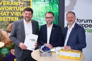 v.l.: Stephan Kaar (Sprecher Forum Wellpappe Austria), Andreas Streit (REWE Group), Franz Grafendorfer (Forum Wellpappe Austria)