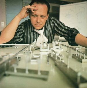 1966 gründete Gerhard Schubert in Crailsheim die Gerhard Schubert GmbH und machte das Familienunternehmen zu einem international führenden Verpackungsmaschinenhersteller