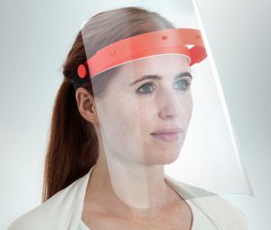 Sicherer Schutz gegen Flüssigkeiten und Tröpfchen im Berufsalltag: Das neue Greiner Visor von Greiner Assistec