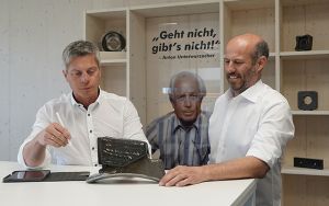 Christian Lanner und Stefan Scheiflinger-Ehrenwerth im Open Innovation Space des UNTHA TIC