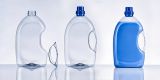 Die neue PET-Flasche mit eingeklebtem Griff von KHS reduziert den Materialverbrauch um bis zu 30 Prozent. Sowohl der Flaschenkörper als auch der Griff sind zu 100 Prozent recyclingfähig und bestehen aus rPET