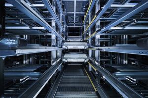 Das Herzstück der neuen Smart-Factory von B&R ist das automatische Kleinteilelager Evo Shuttle. Es erhöhte den Lagerdurchsatz um 35 %