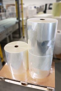 HERMA PP 50 transparent tc und HERMA PP 50 transparent super tc mit neu entwickeltem Haftkleber 62C: Die zwei innovativen Standard PP-Haftmaterialien sorgen im Clear on Clear Segment dank höchster Transparenz für nahezu unsichtbare Etiketten